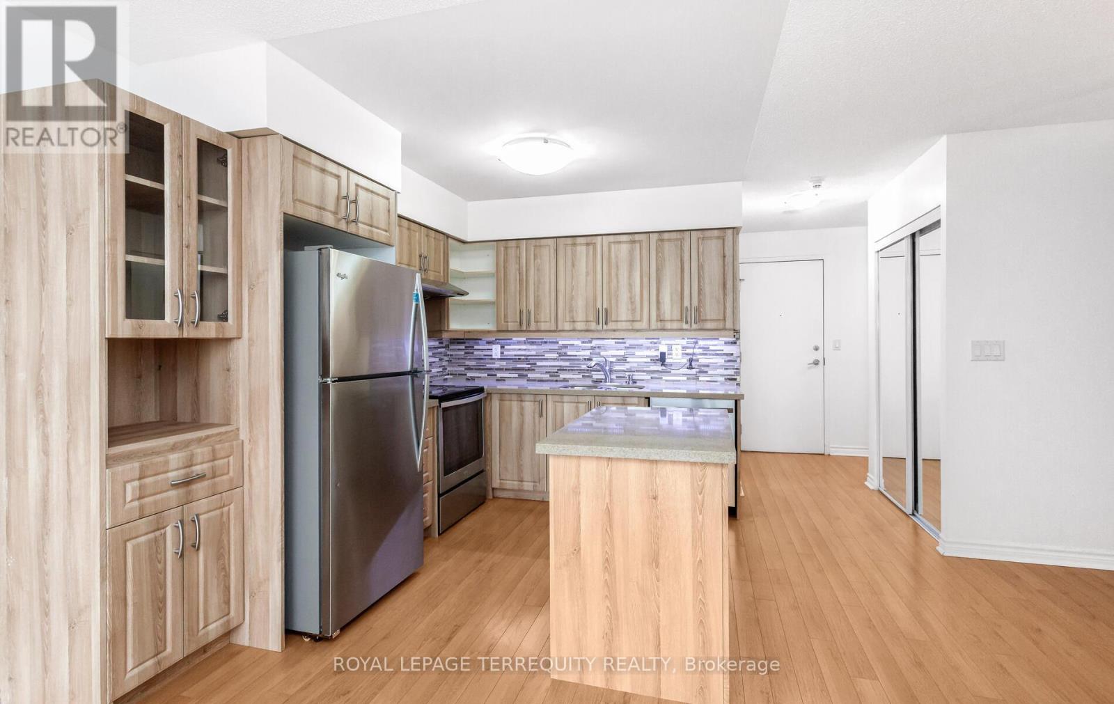 2828 - 3888 Duke Of York Boulevard, Mississauga, Ontario  L5B 4P5 - Photo 10 - W12373985