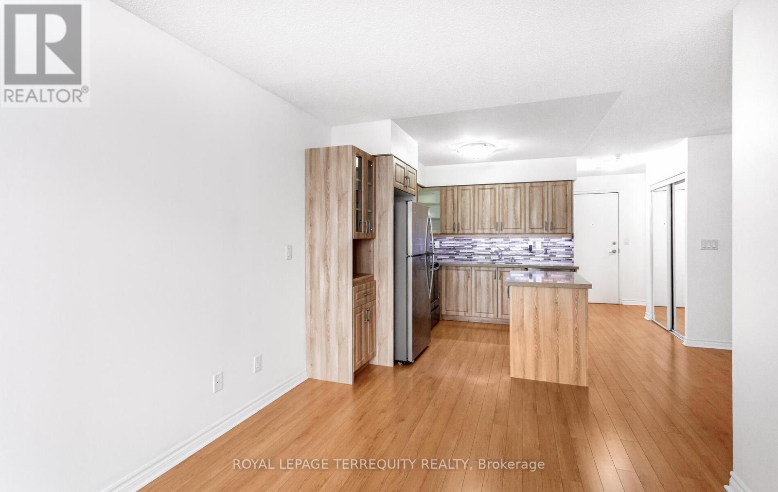 2828 - 3888 Duke Of York Boulevard, Mississauga, Ontario  L5B 4P5 - Photo 11 - W12373985
