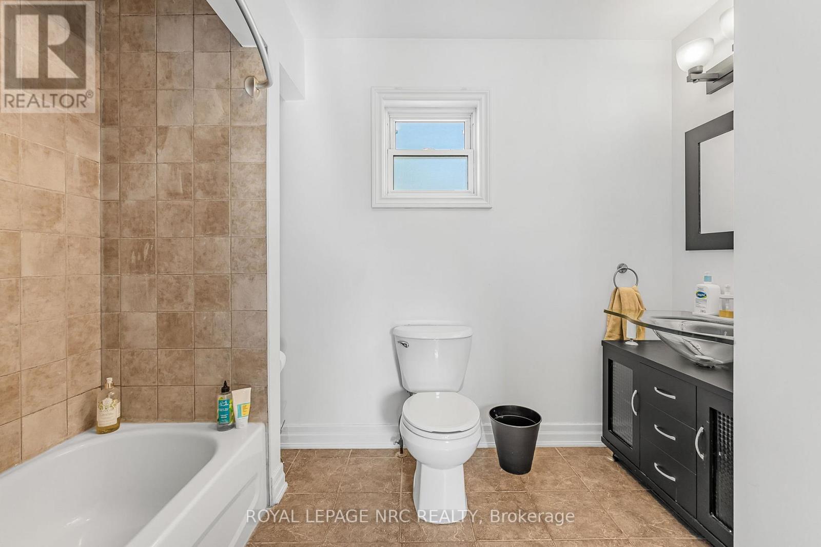 12 Lincoln Road E, Fort Erie, Ontario  L0S 1B0 - Photo 25 - X12395099