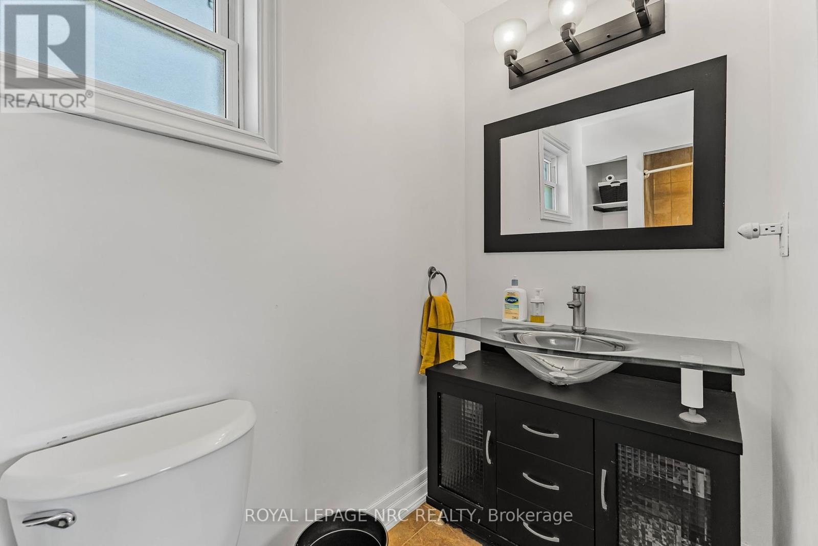 12 Lincoln Road E, Fort Erie, Ontario  L0S 1B0 - Photo 26 - X12395099