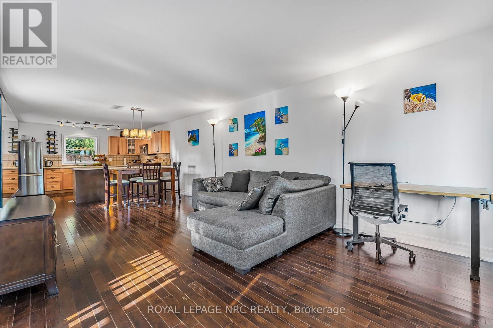 12 Lincoln Road E, Fort Erie, Ontario  L0S 1B0 - Photo 4 - X12395099