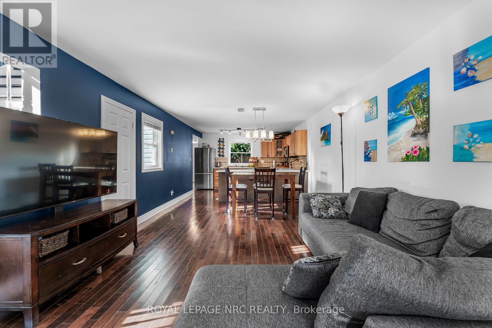 12 Lincoln Road E, Fort Erie, Ontario  L0S 1B0 - Photo 9 - X12395099