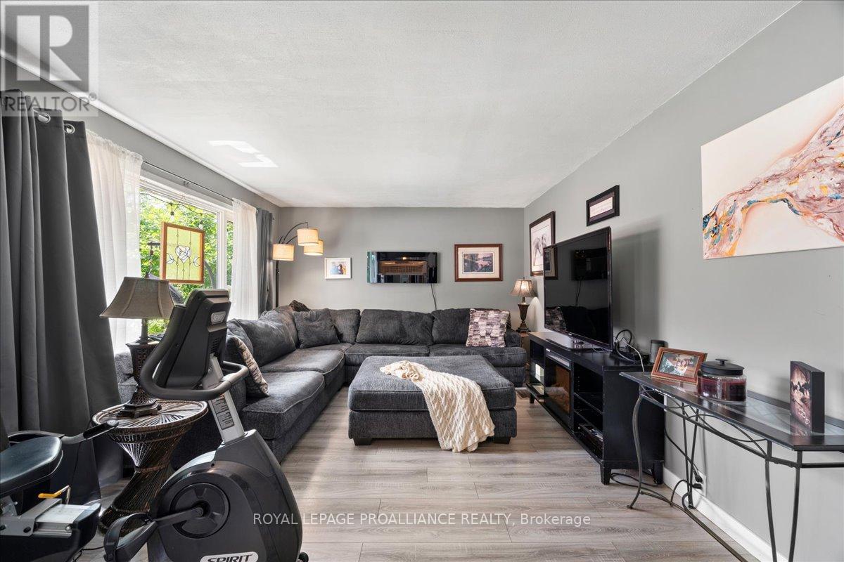 1023 Jewel Road, North Frontenac, Ontario  K0H 1K0 - Photo 13 - X12395009