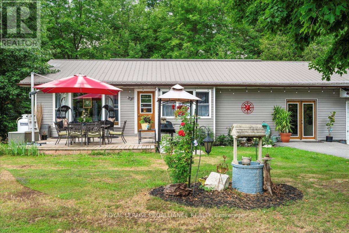 1023 Jewel Road, North Frontenac, Ontario  K0H 1K0 - Photo 34 - X12395009