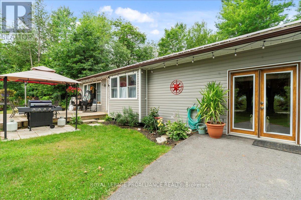 1023 Jewel Road, North Frontenac, Ontario  K0H 1K0 - Photo 38 - X12395009