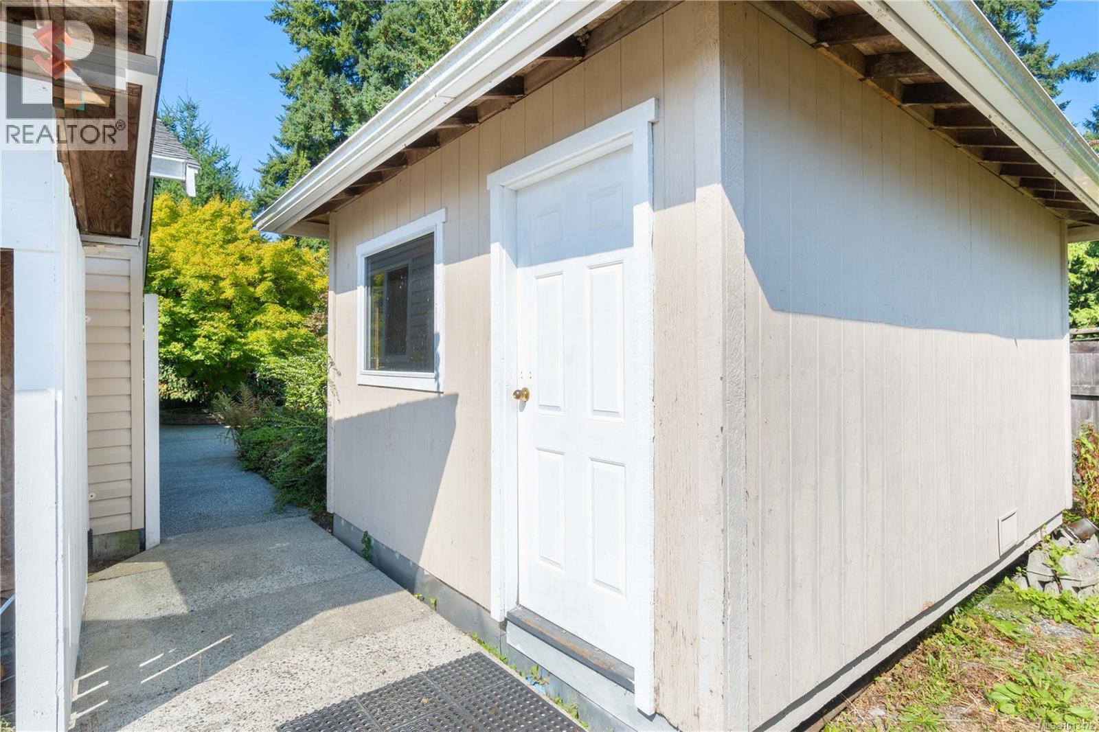 5634 Metral Dr, Nanaimo, British Columbia  V9T 2L3 - Photo 33 - 1013472