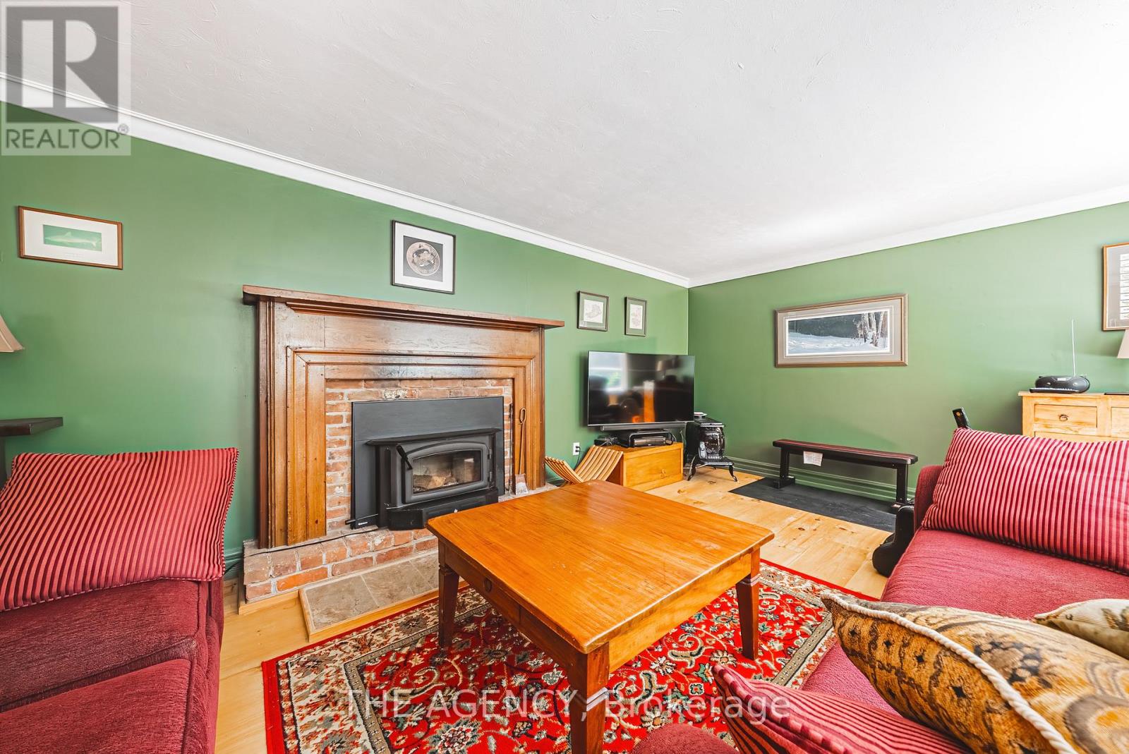 327 Campbell Avenue E, Milton (Campbellville), Ontario  L0P 1B0 - Photo 15 - W12394907