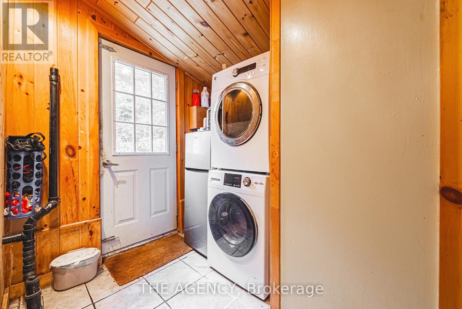 327 Campbell Avenue E, Milton (Campbellville), Ontario  L0P 1B0 - Photo 17 - W12394907