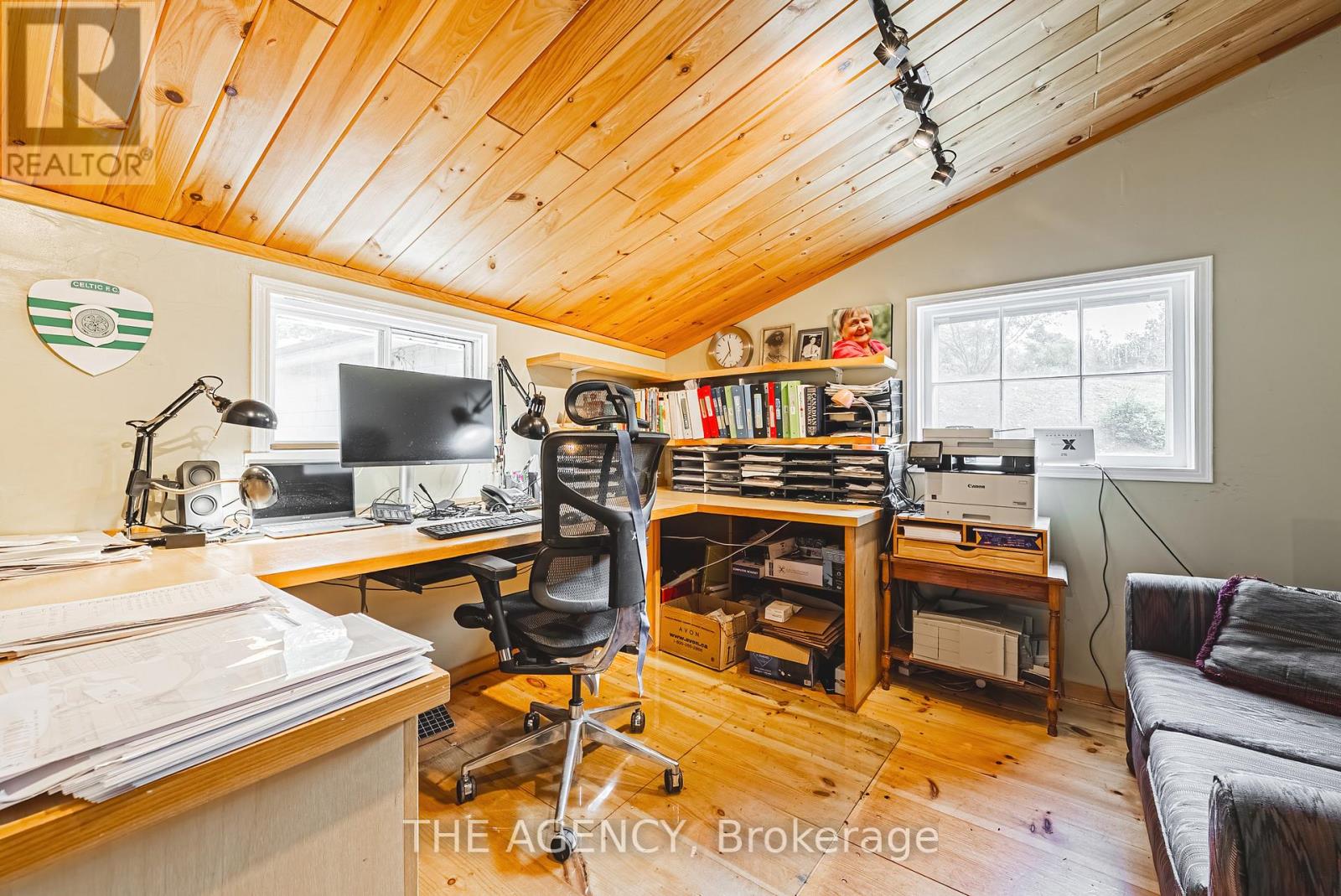 327 Campbell Avenue E, Milton (Campbellville), Ontario  L0P 1B0 - Photo 19 - W12394907