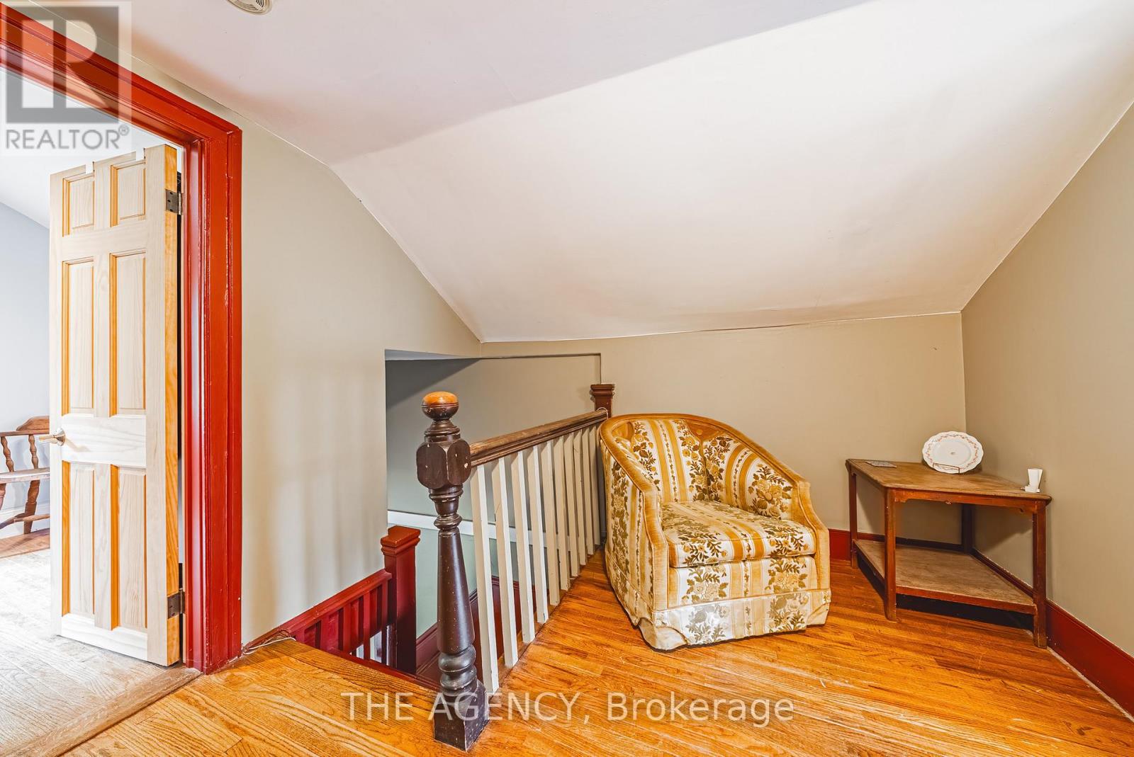 327 Campbell Avenue E, Milton (Campbellville), Ontario  L0P 1B0 - Photo 21 - W12394907