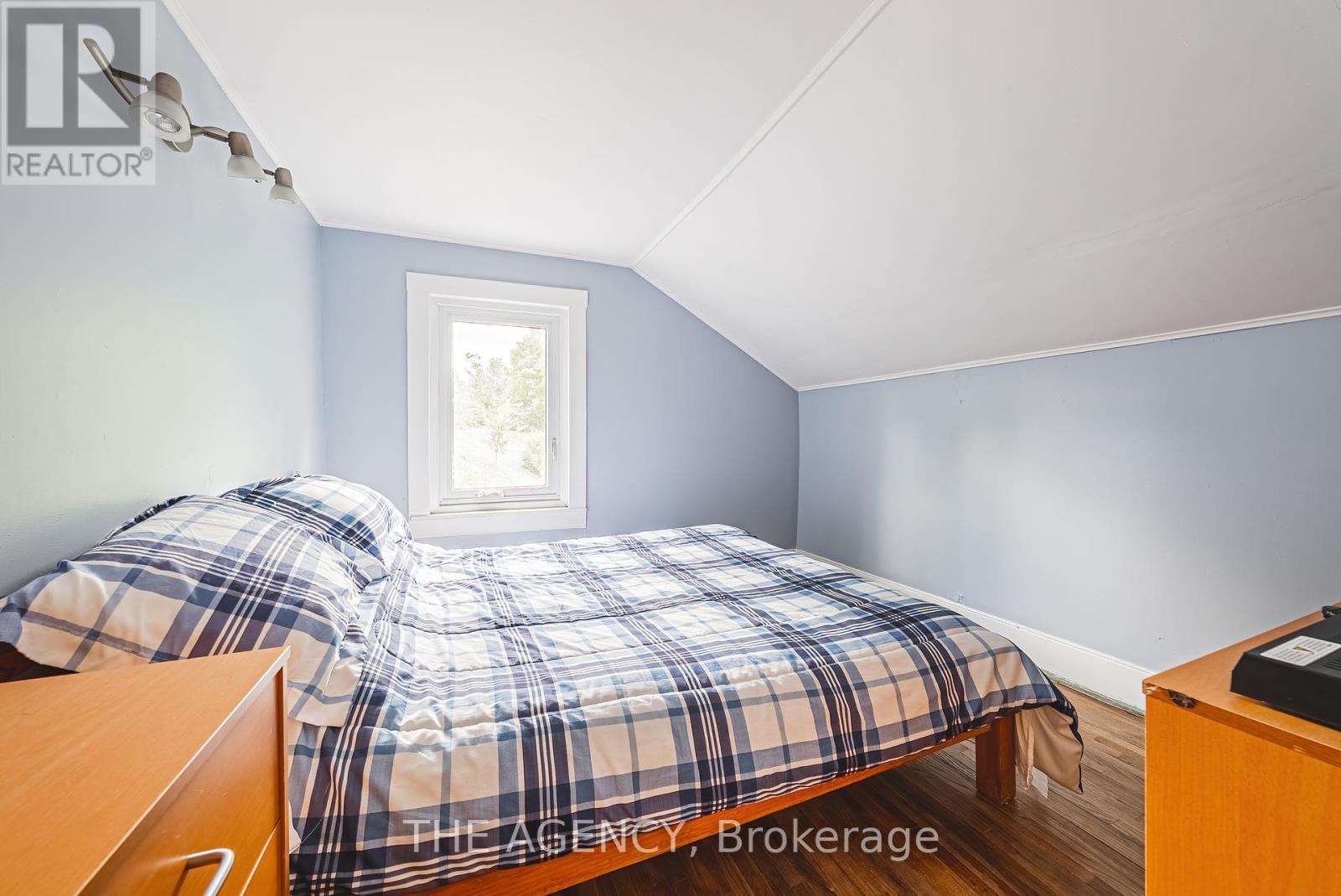 327 Campbell Avenue E, Milton (Campbellville), Ontario  L0P 1B0 - Photo 27 - W12394907