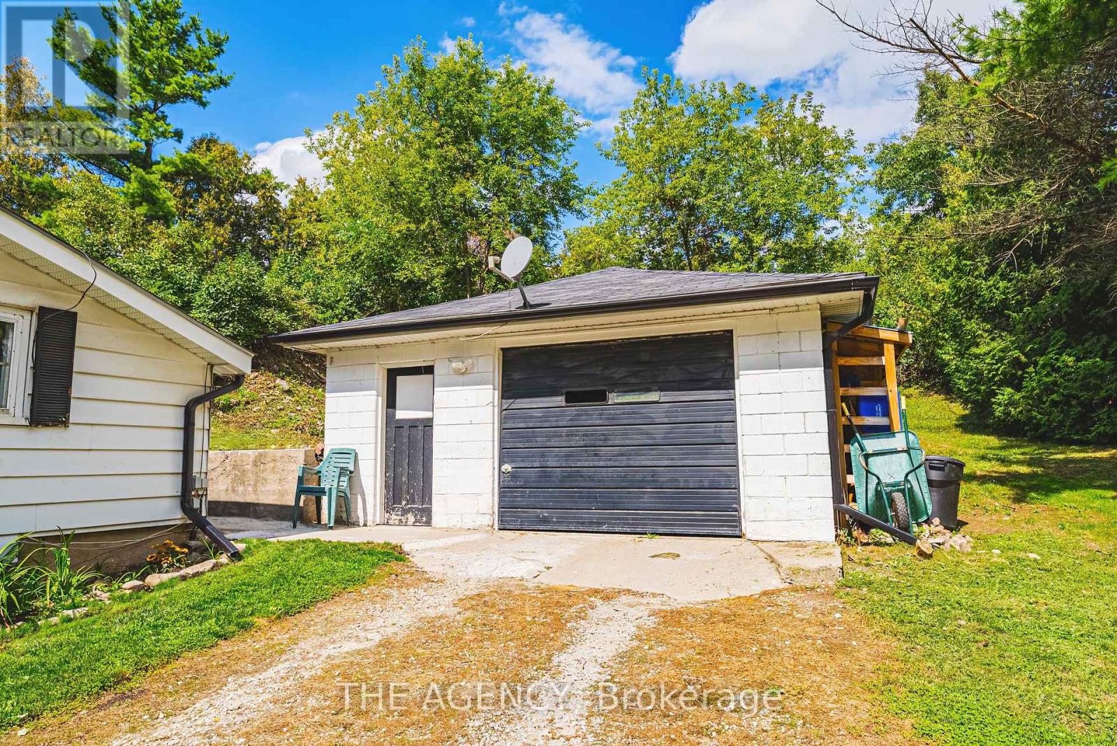 327 Campbell Avenue E, Milton (Campbellville), Ontario  L0P 1B0 - Photo 28 - W12394907