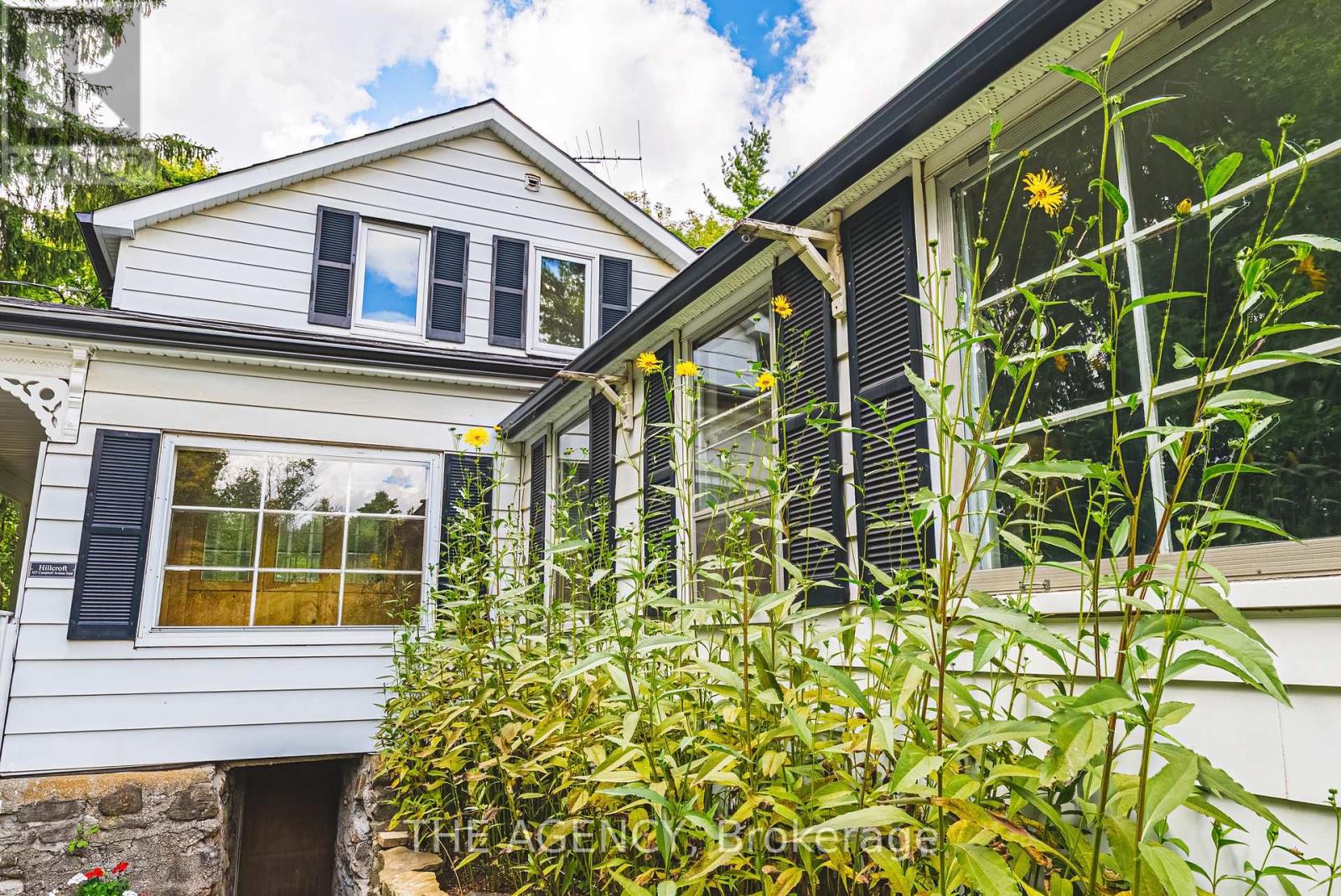 327 Campbell Avenue E, Milton (Campbellville), Ontario  L0P 1B0 - Photo 31 - W12394907