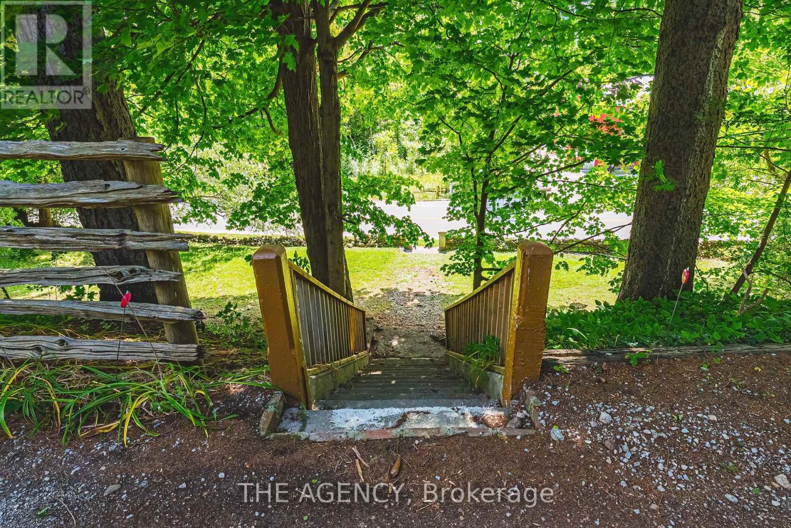 327 Campbell Avenue E, Milton (Campbellville), Ontario  L0P 1B0 - Photo 34 - W12394907