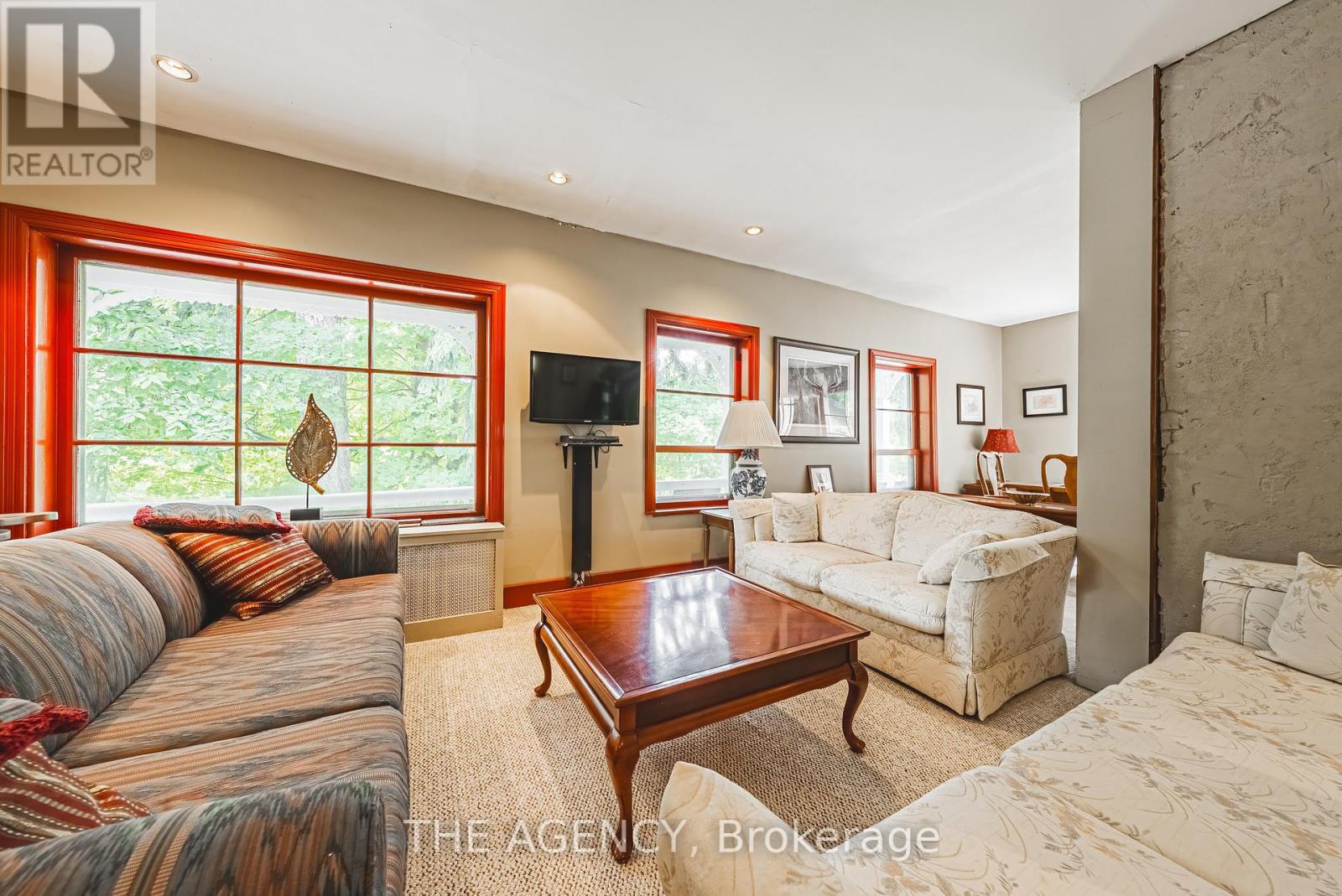 Property at 327 CAMPBELL AVENUE E image 5