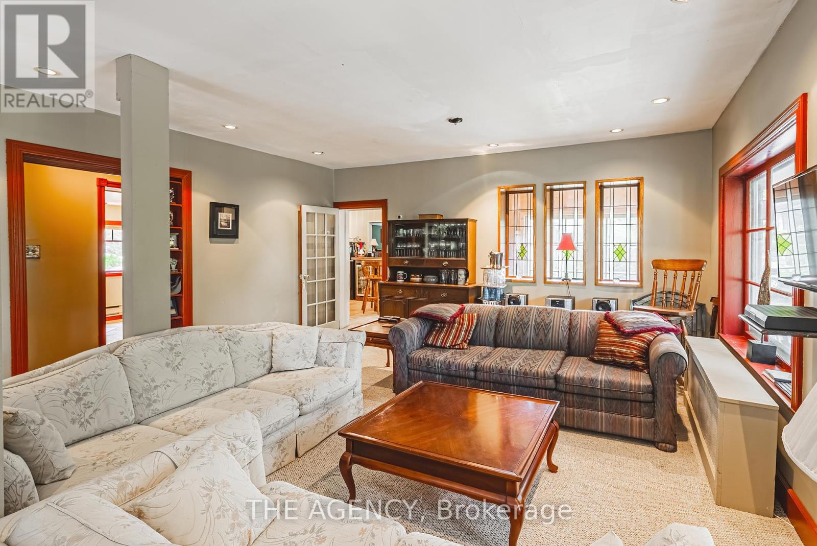 327 Campbell Avenue E, Milton (Campbellville), Ontario  L0P 1B0 - Photo 6 - W12394907