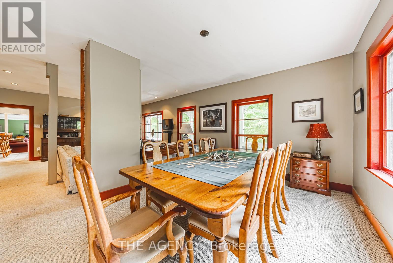 327 Campbell Avenue E, Milton (Campbellville), Ontario  L0P 1B0 - Photo 8 - W12394907