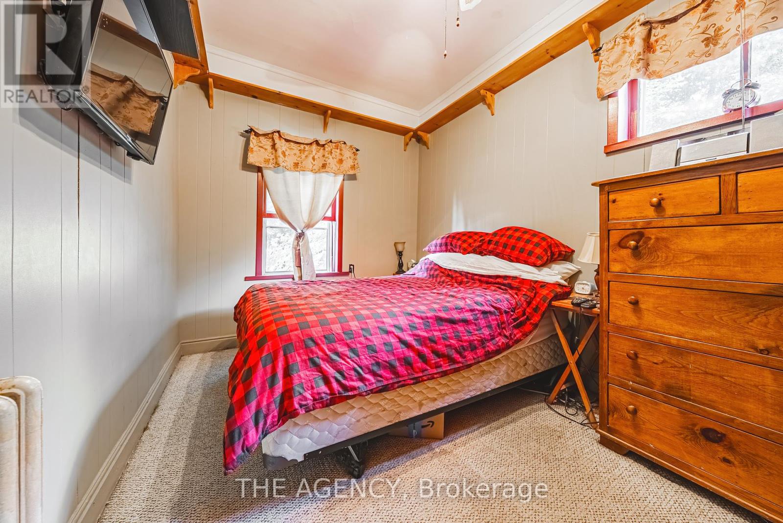 327 Campbell Avenue E, Milton (Campbellville), Ontario  L0P 1B0 - Photo 9 - W12394907