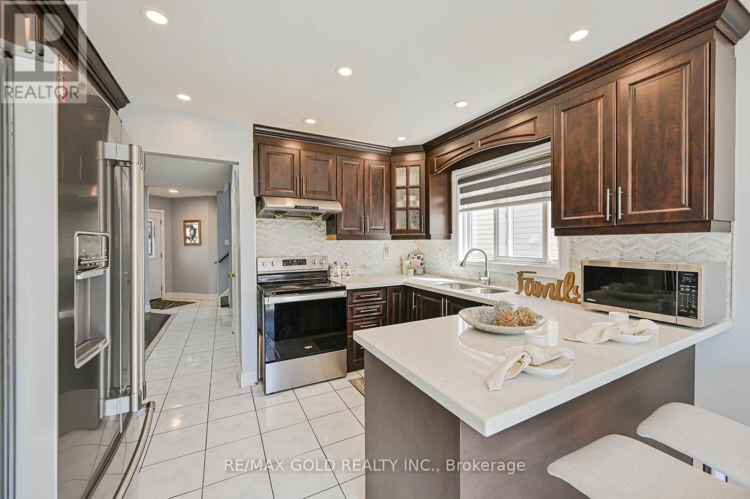 101 Beaconsfield Avenue, Brampton (Fletcher's West), Ontario  L6Y 4R6 - Photo 12 - W12394937