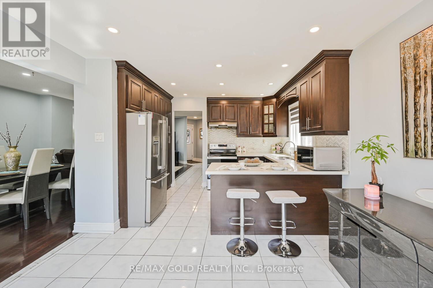 101 Beaconsfield Avenue, Brampton (Fletcher's West), Ontario  L6Y 4R6 - Photo 14 - W12394937