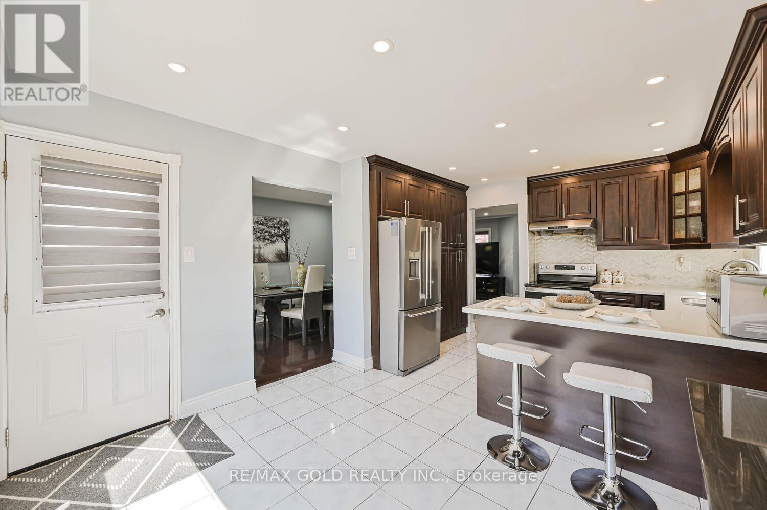 101 Beaconsfield Avenue, Brampton (Fletcher's West), Ontario  L6Y 4R6 - Photo 15 - W12394937