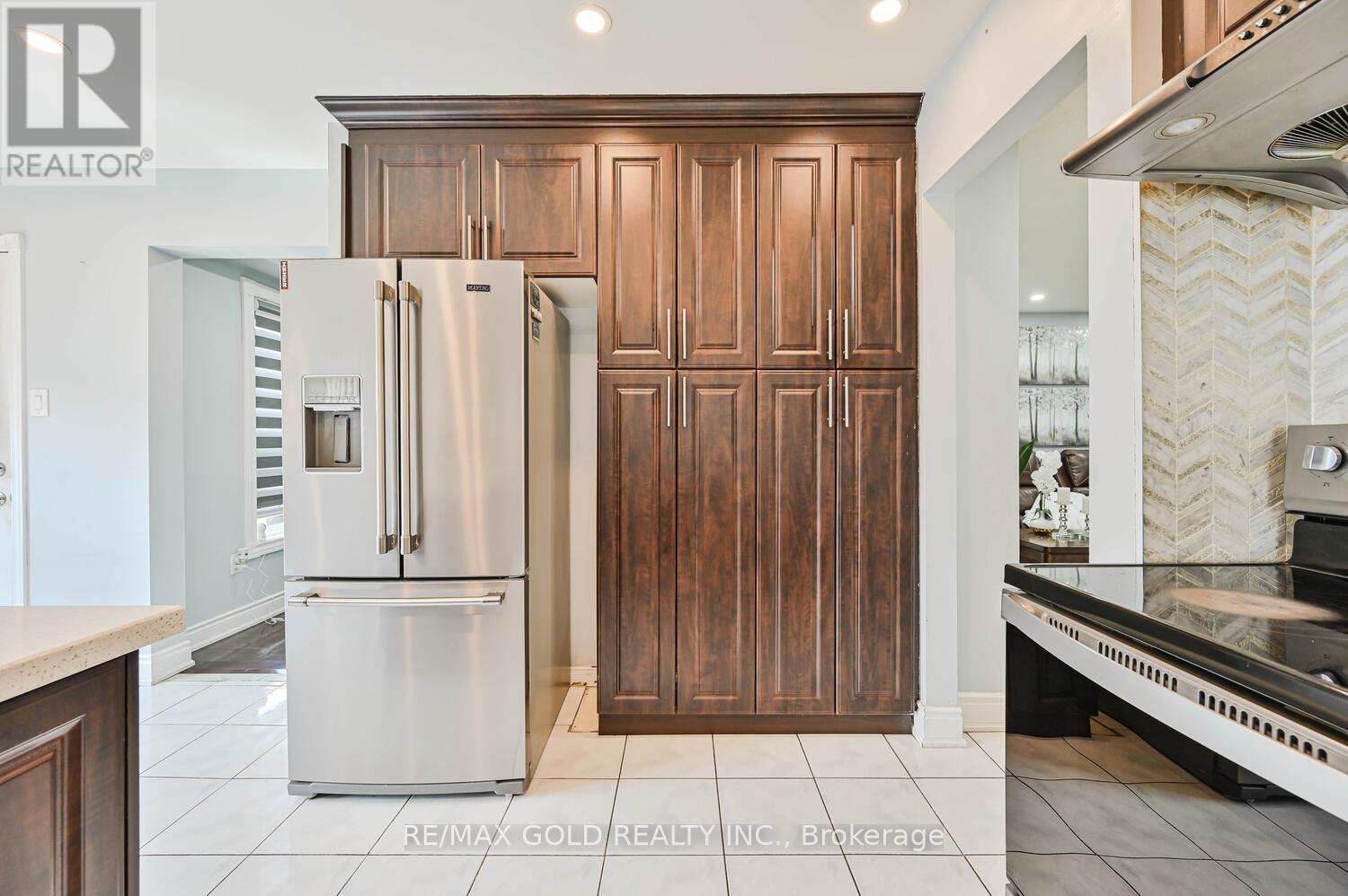 101 Beaconsfield Avenue, Brampton (Fletcher's West), Ontario  L6Y 4R6 - Photo 17 - W12394937