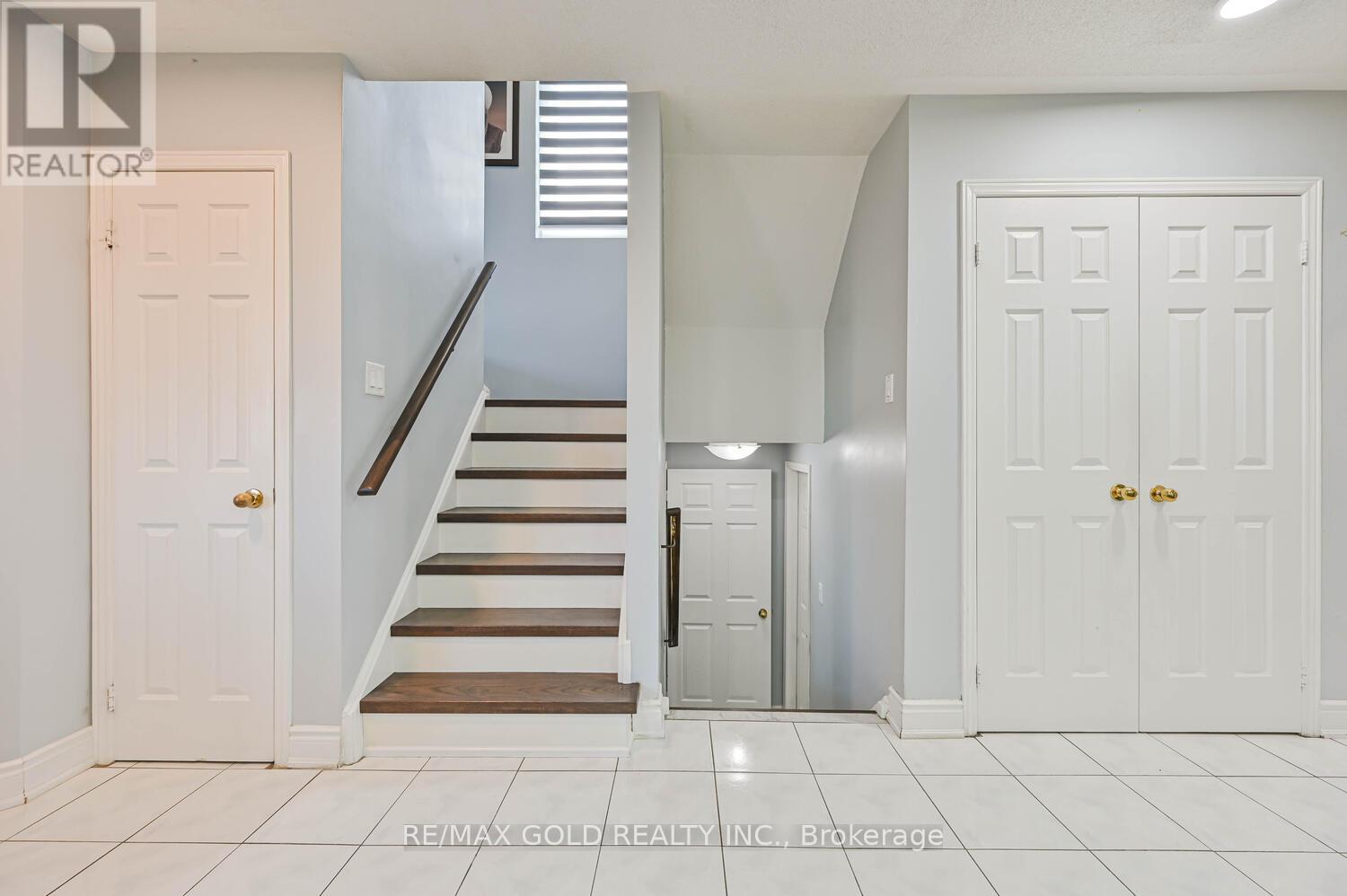 101 Beaconsfield Avenue, Brampton (Fletcher's West), Ontario  L6Y 4R6 - Photo 19 - W12394937