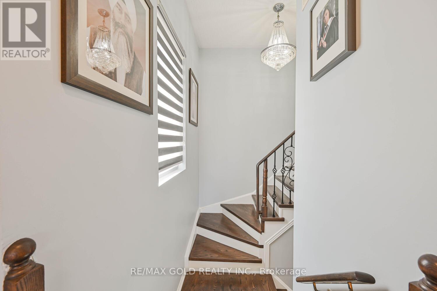 101 Beaconsfield Avenue, Brampton (Fletcher's West), Ontario  L6Y 4R6 - Photo 24 - W12394937