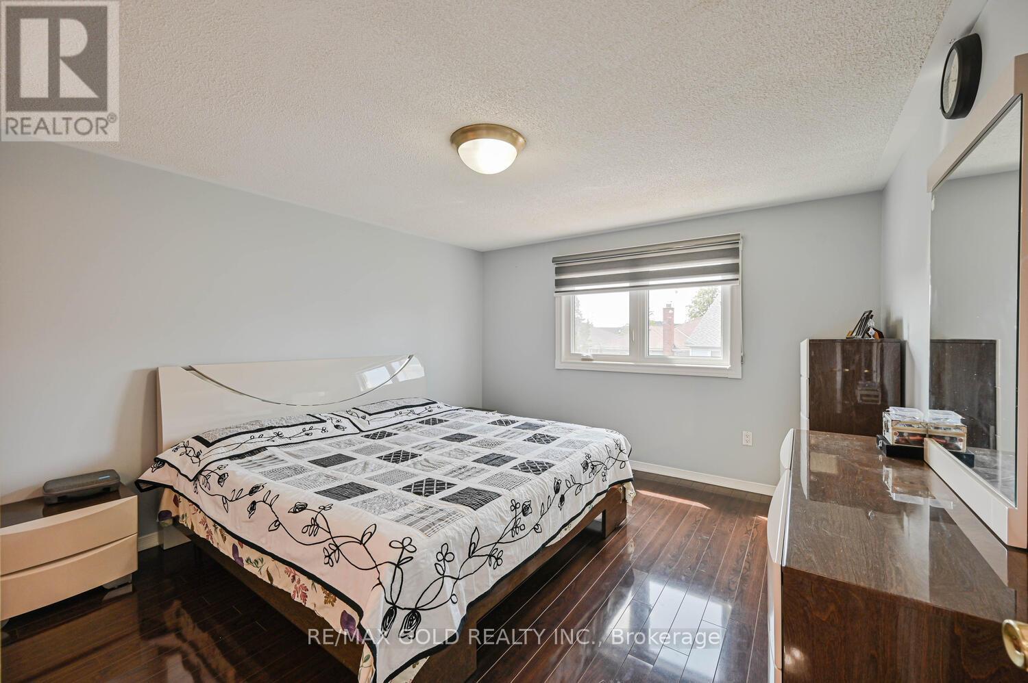 101 Beaconsfield Avenue, Brampton (Fletcher's West), Ontario  L6Y 4R6 - Photo 27 - W12394937