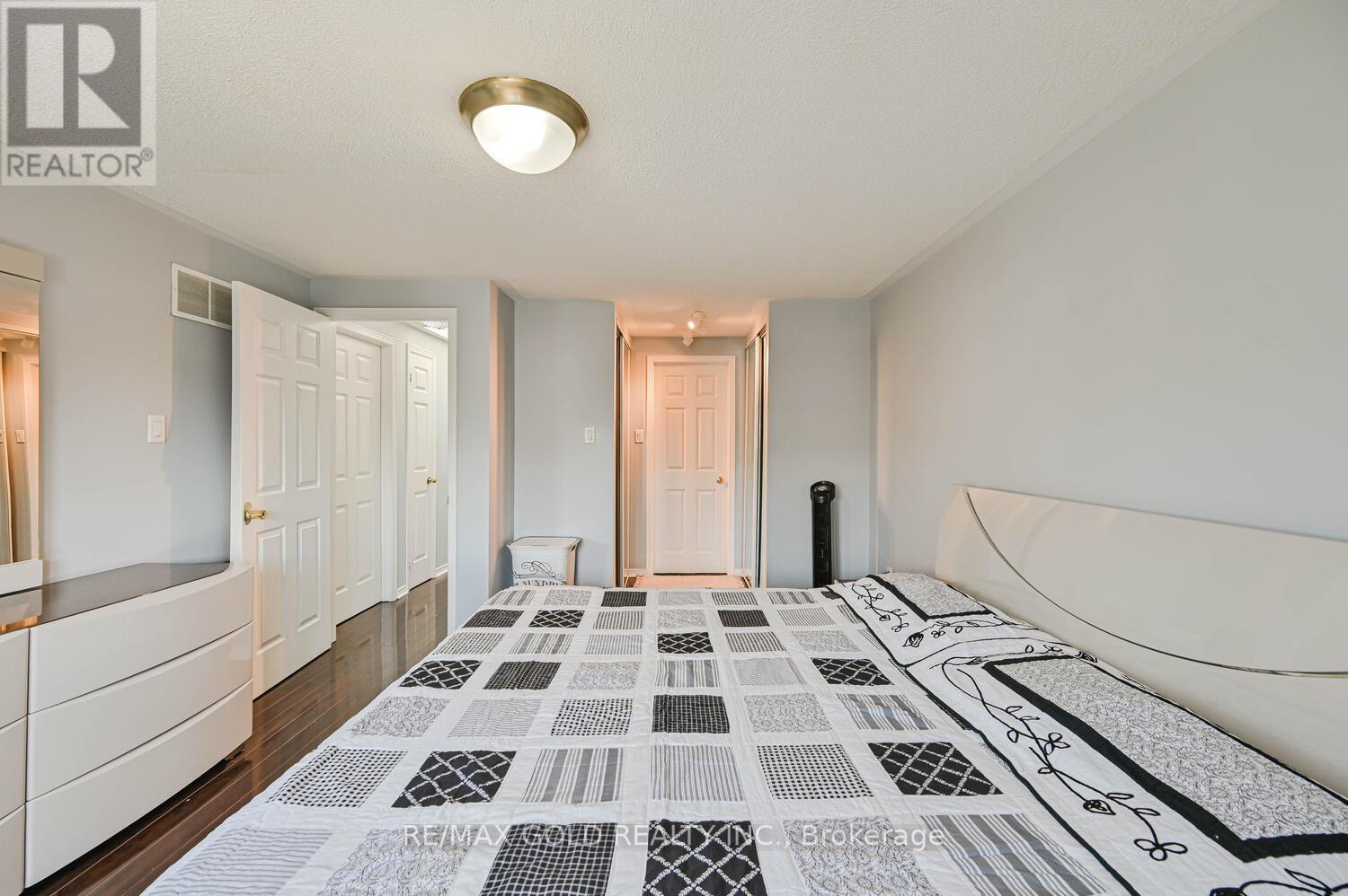 101 Beaconsfield Avenue, Brampton (Fletcher's West), Ontario  L6Y 4R6 - Photo 29 - W12394937