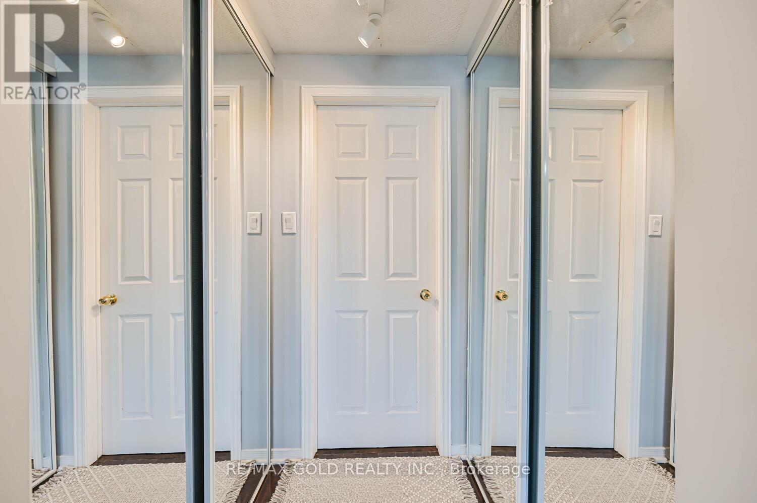 101 Beaconsfield Avenue, Brampton (Fletcher's West), Ontario  L6Y 4R6 - Photo 30 - W12394937