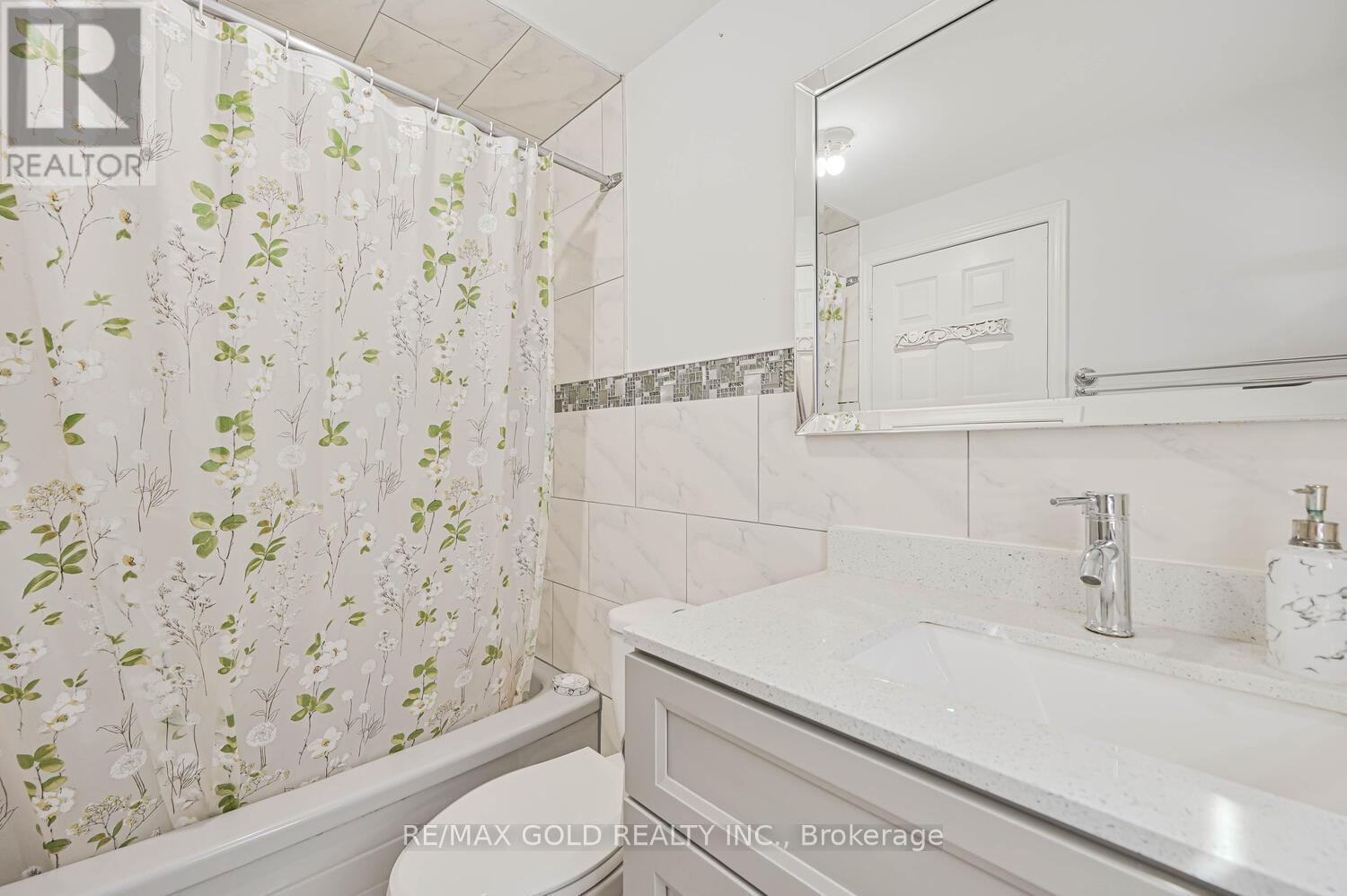 101 Beaconsfield Avenue, Brampton (Fletcher's West), Ontario  L6Y 4R6 - Photo 32 - W12394937