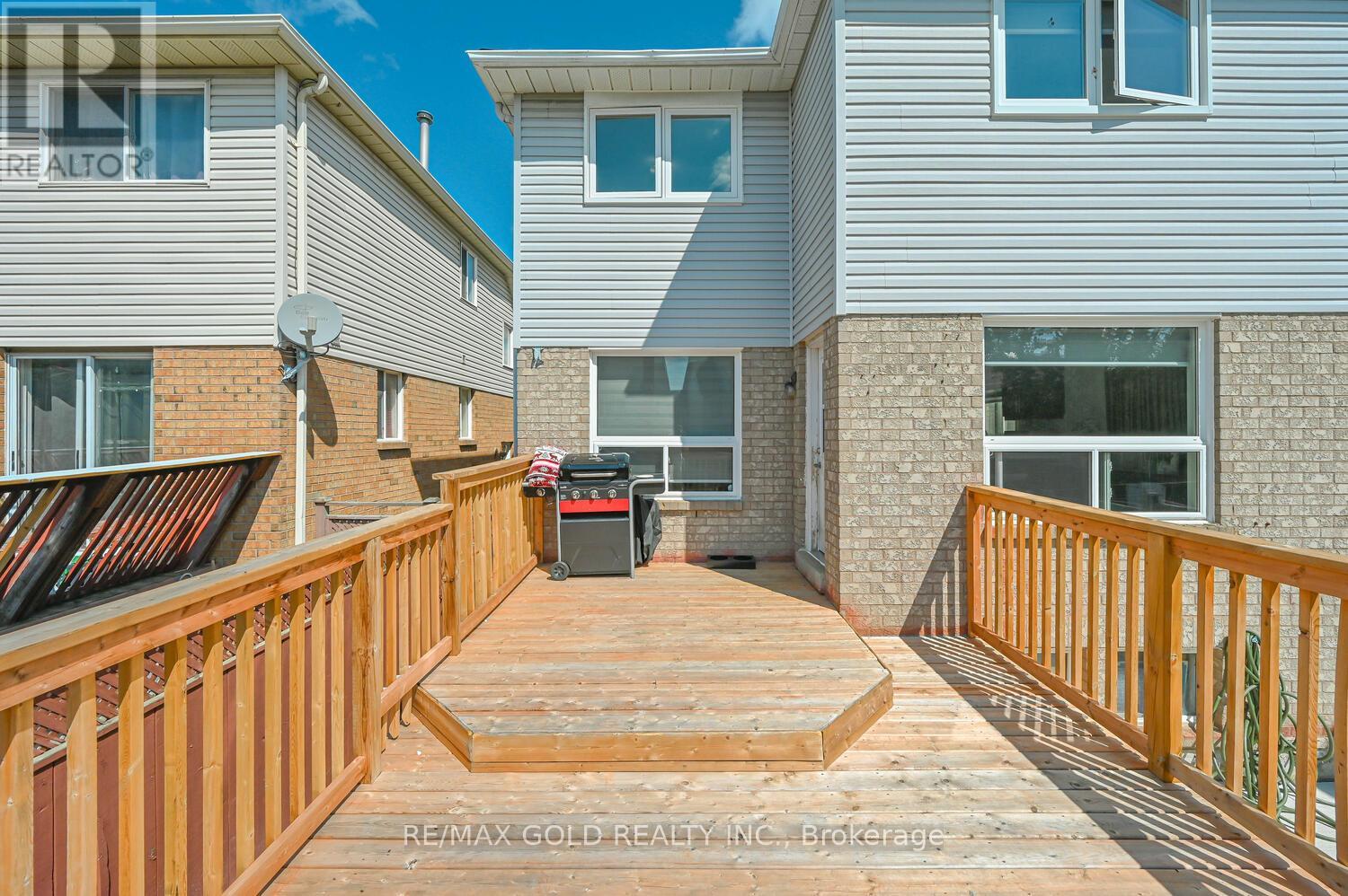 101 Beaconsfield Avenue, Brampton (Fletcher's West), Ontario  L6Y 4R6 - Photo 42 - W12394937