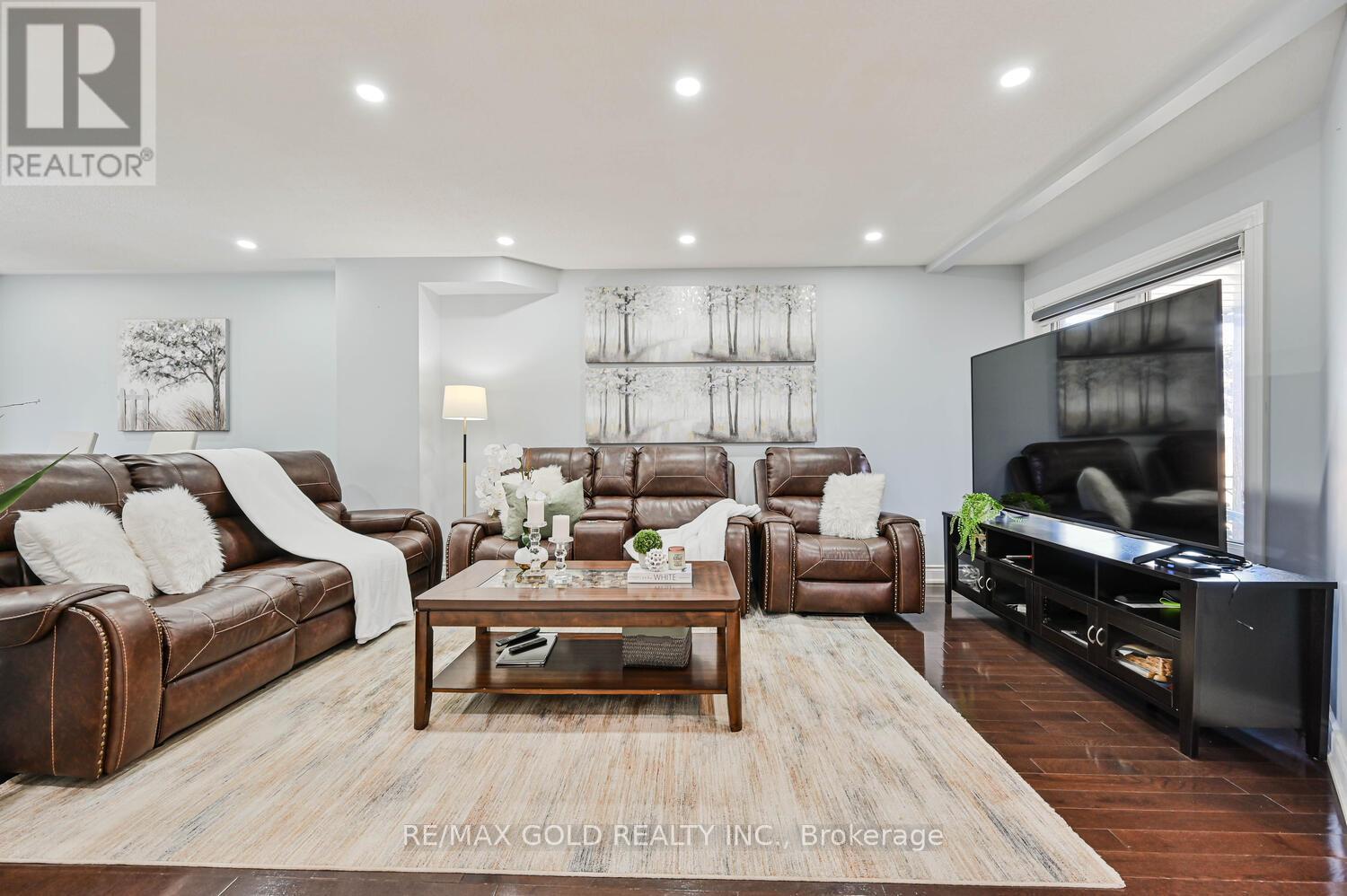 101 Beaconsfield Avenue, Brampton (Fletcher's West), Ontario  L6Y 4R6 - Photo 5 - W12394937
