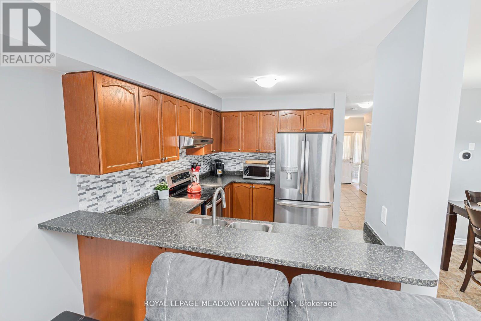 11 - 102 Cedarbrook Road, Brampton (Sandringham-Wellington), Ontario  L6R 0W4 - Photo 9 - W12394953