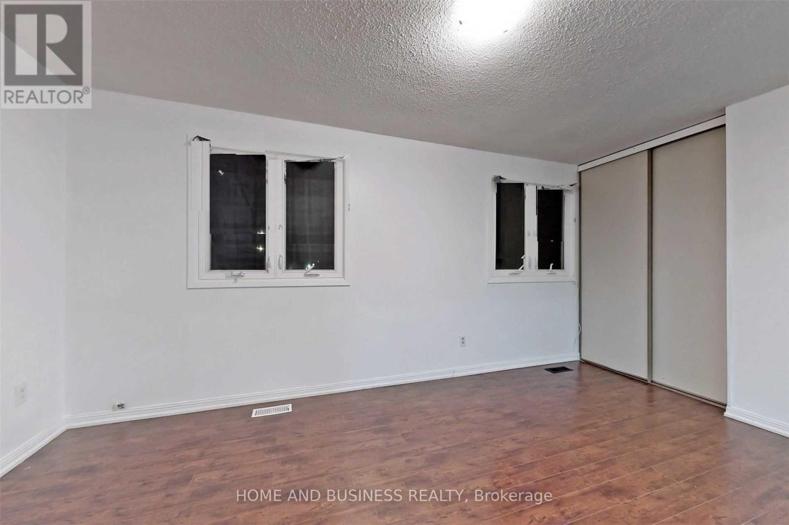 31 Greenleaf Crescent, Brampton (Brampton West), Ontario  L6X 2V5 - Photo 12 - W12394967