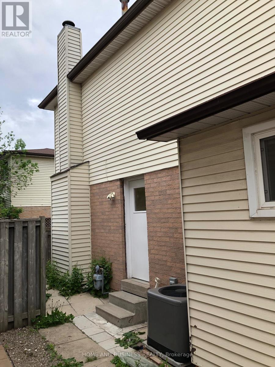 31 Greenleaf Crescent, Brampton (Brampton West), Ontario  L6X 2V5 - Photo 14 - W12394967