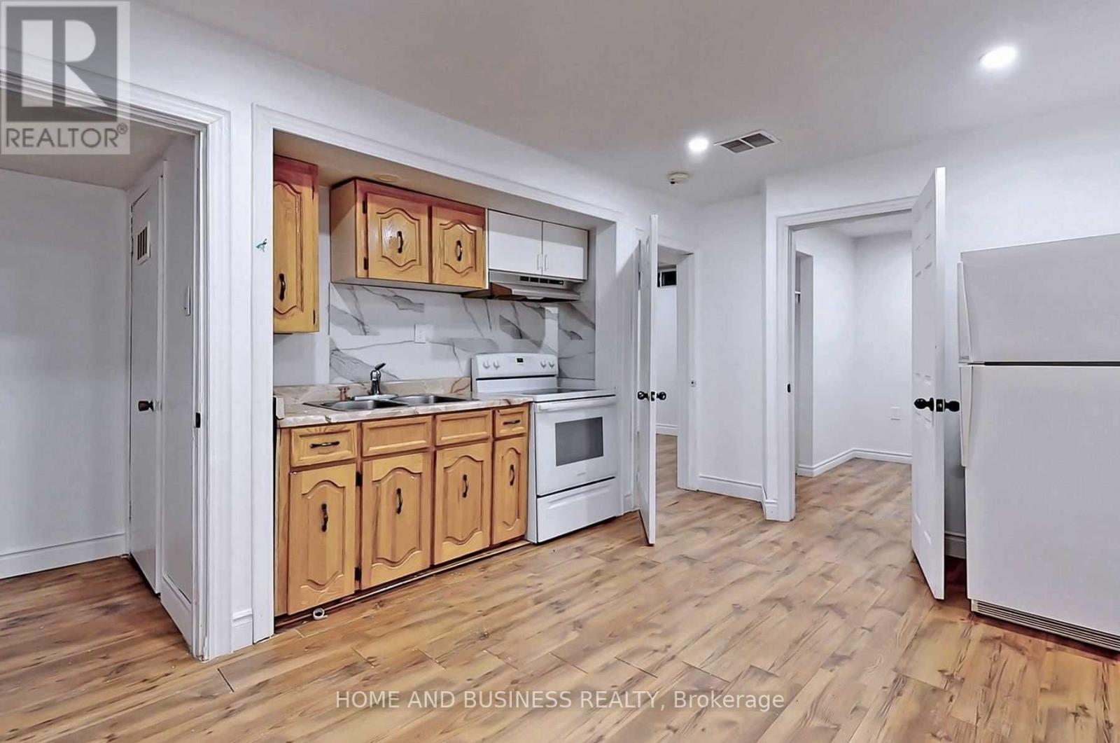 31 Greenleaf Crescent, Brampton (Brampton West), Ontario  L6X 2V5 - Photo 15 - W12394967