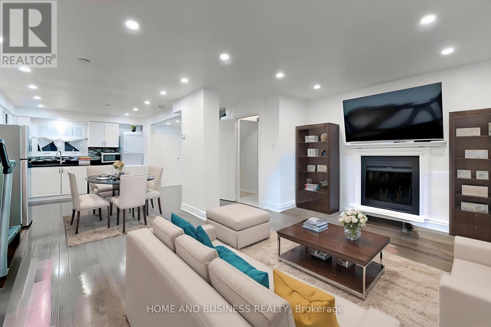 31 Greenleaf Crescent, Brampton (Brampton West), Ontario  L6X 2V5 - Photo 4 - W12394967