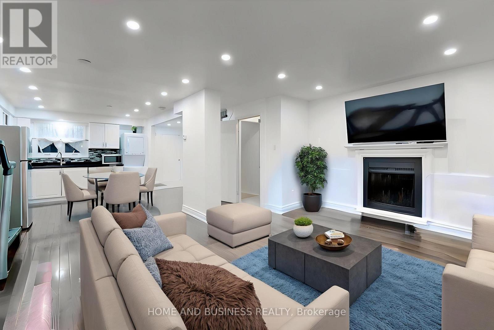 31 Greenleaf Crescent, Brampton (Brampton West), Ontario  L6X 2V5 - Photo 5 - W12394967