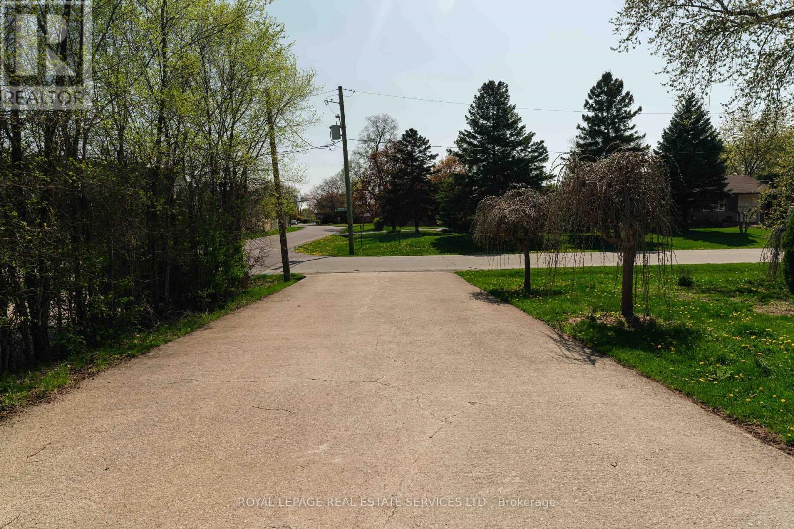 365 Sandhurst Drive, Oakville (Wo West), Ontario  L6L 4L1 - Photo 25 - W12394649