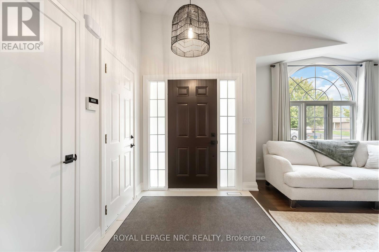 3680 Weinbrenner Road, Niagara Falls, Ontario  L2G 7Y4 - Photo 4 - X12395070