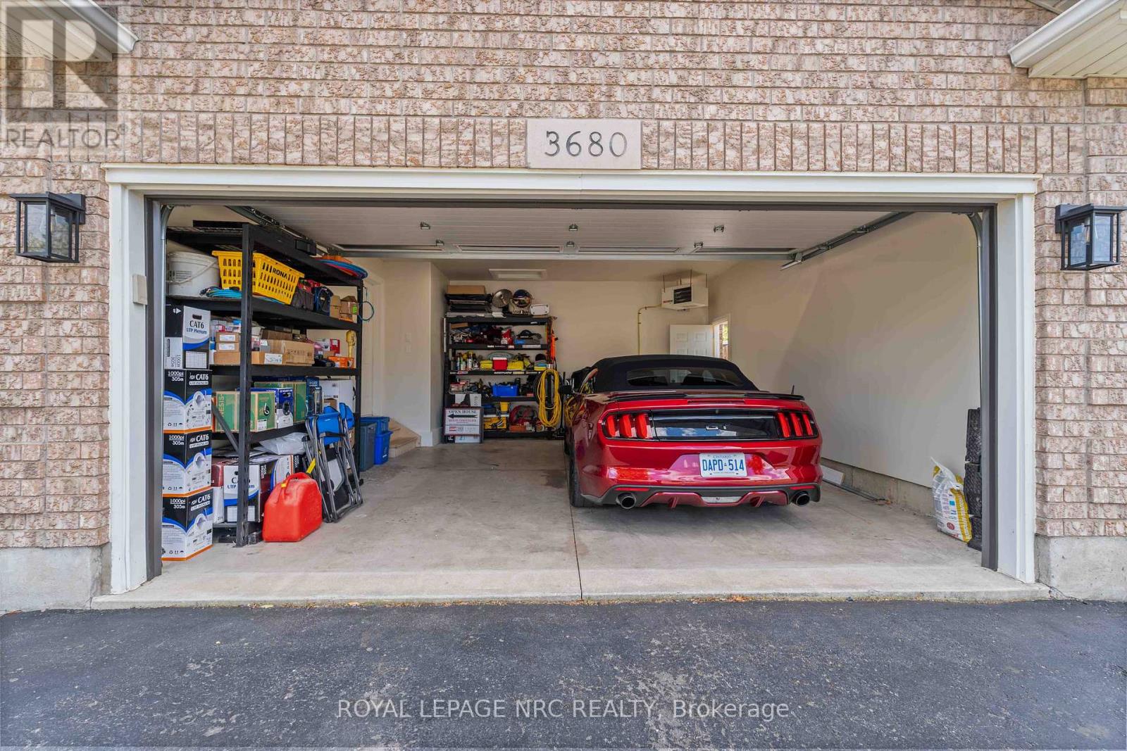 3680 Weinbrenner Road, Niagara Falls, Ontario  L2G 7Y4 - Photo 3 - X12395070