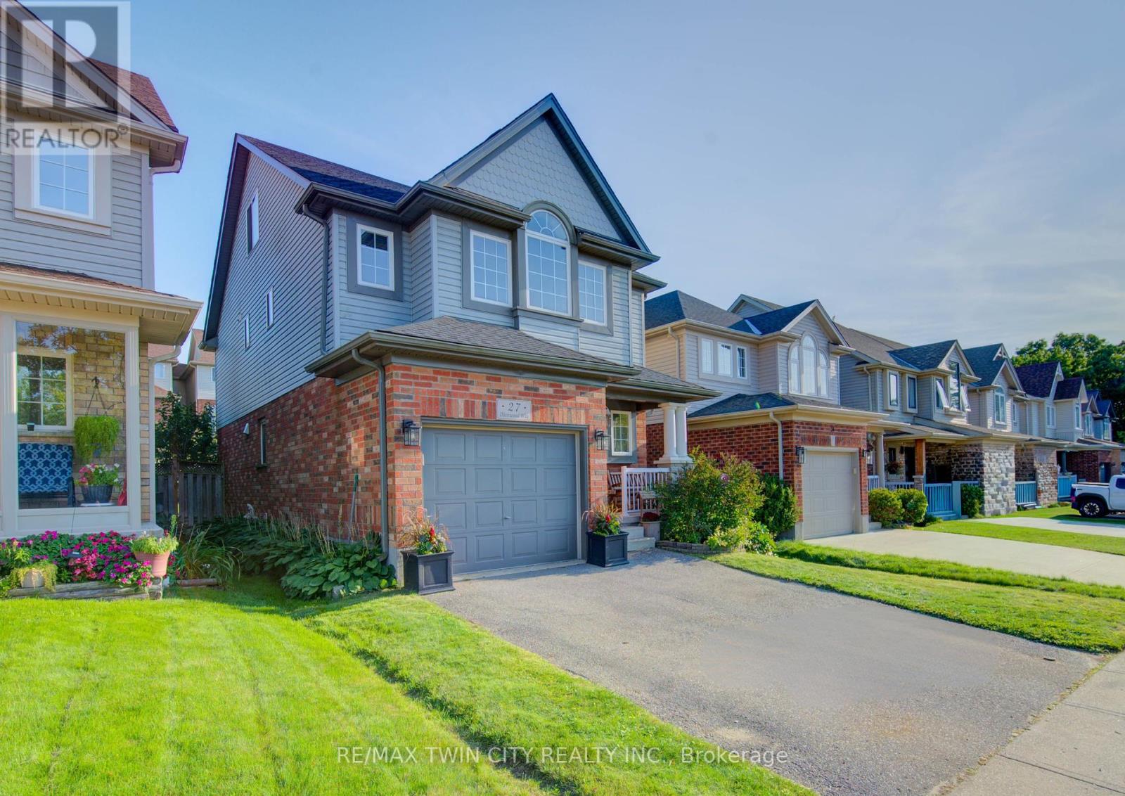 Property at 27 OLIVEWOOD WAY image 2