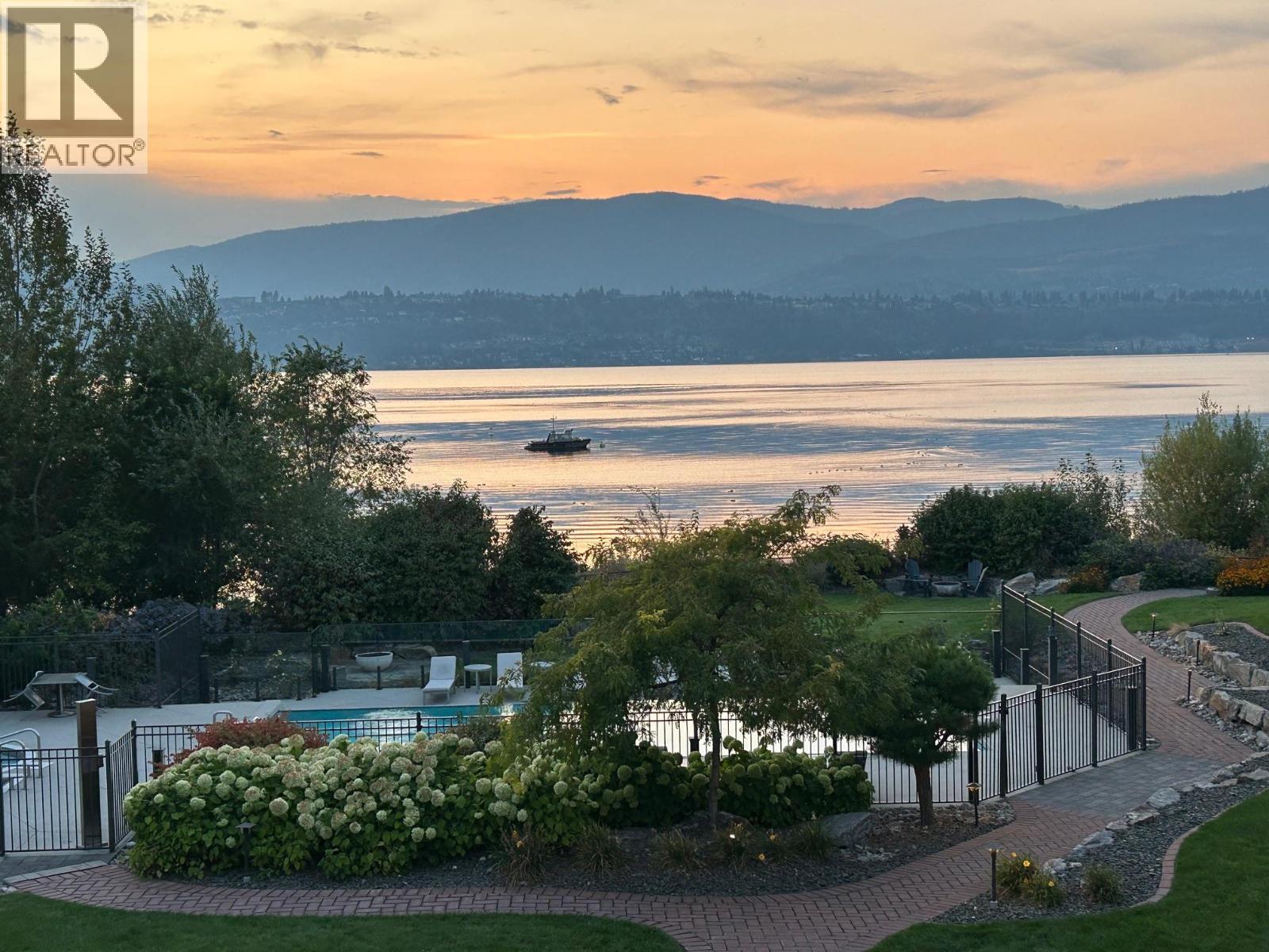 3756 Lakeshore Road Unit# 4, Kelowna, British Columbia