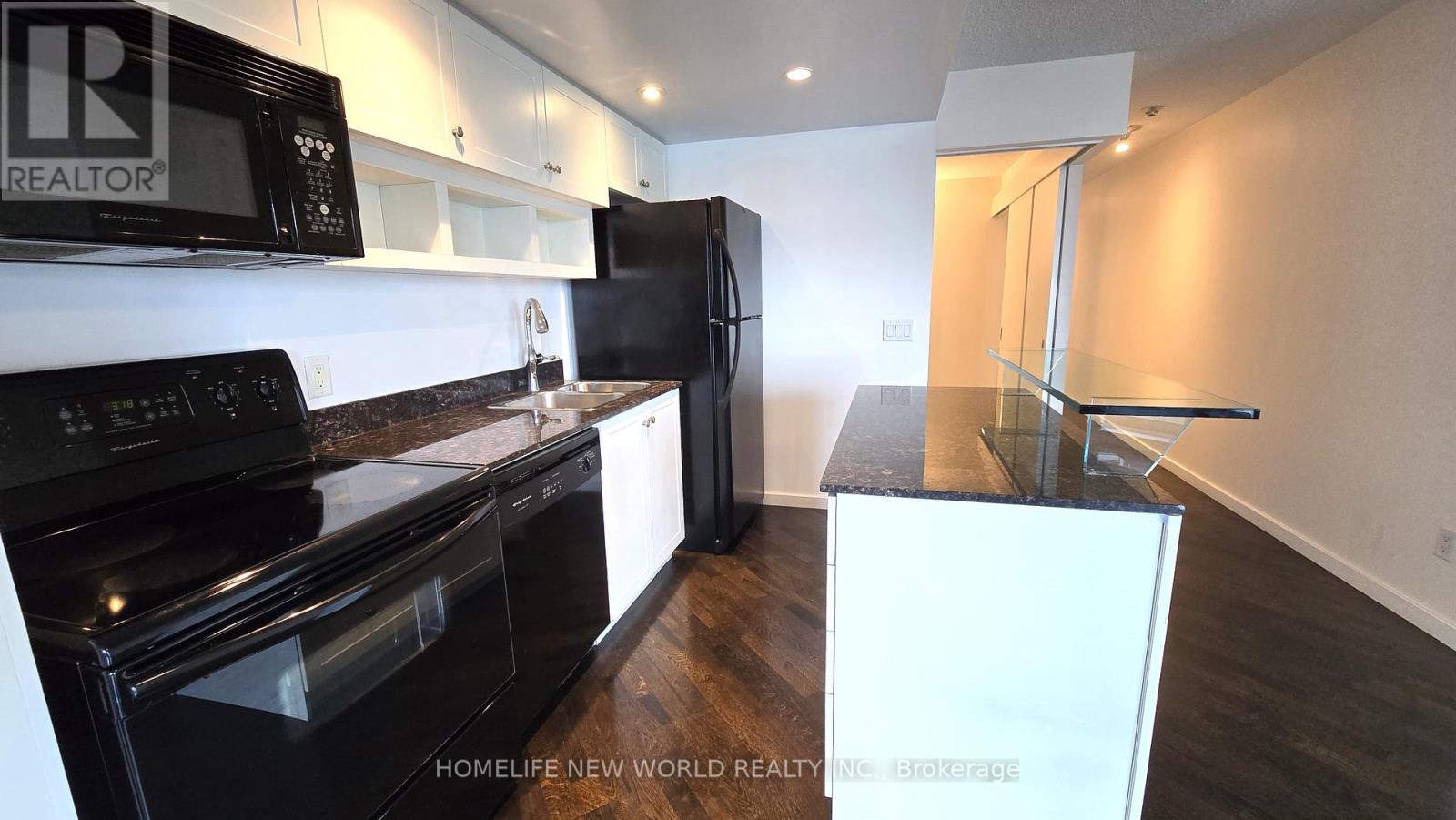 1111 - 8 York Street, Toronto, Ontario  M5J 2Y2 - Photo 3 - C12395002