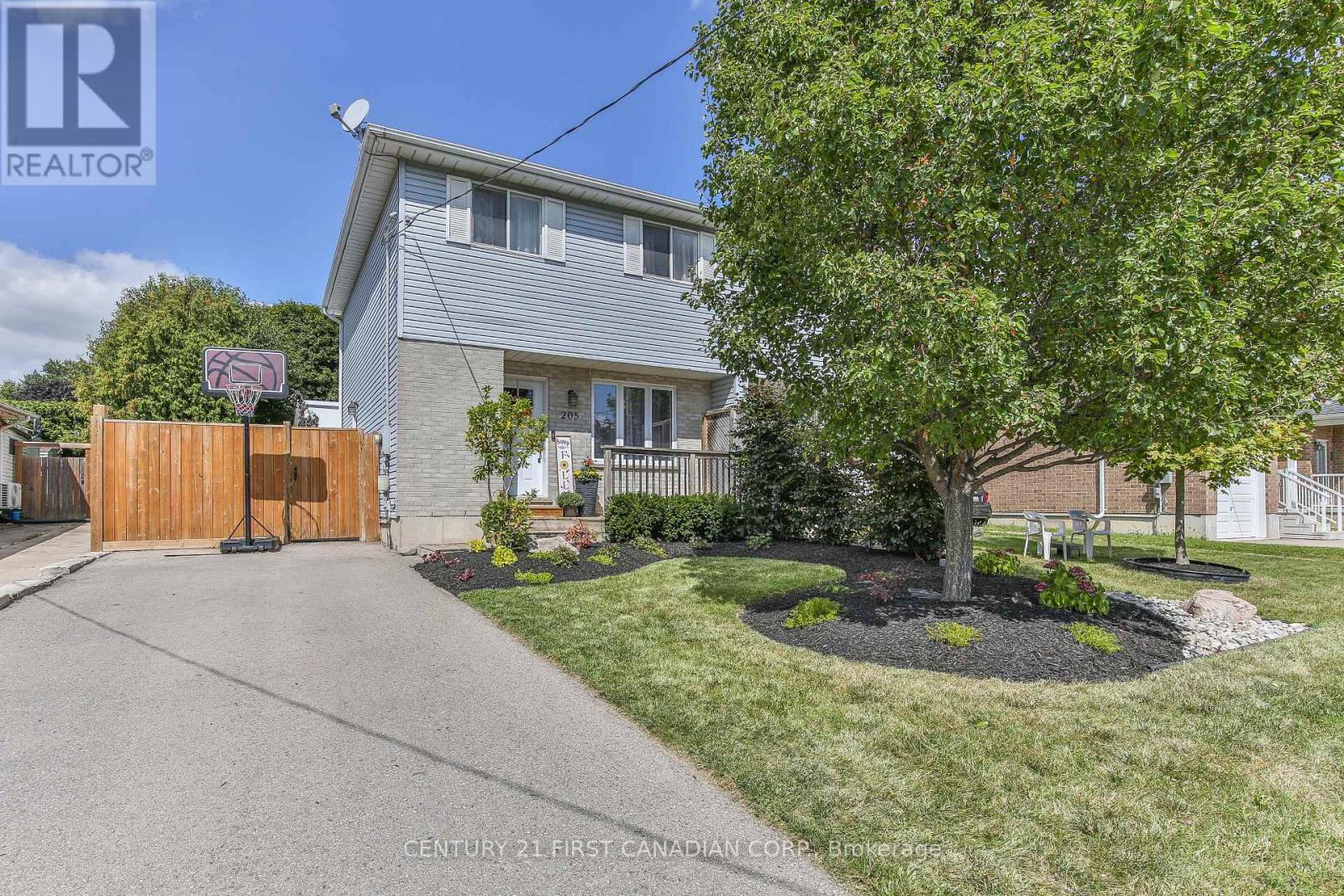 205 Carnegie Street, Ingersoll, Ontario  N5C 1L1 - Photo 1 - X12395169