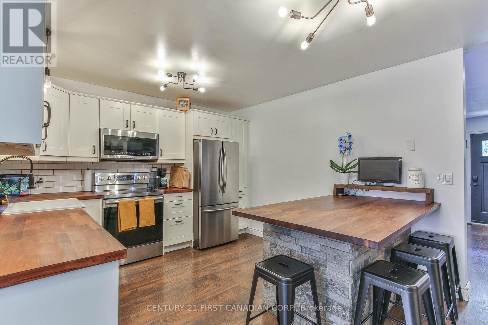 205 Carnegie Street, Ingersoll, Ontario  N5C 1L1 - Photo 11 - X12395169