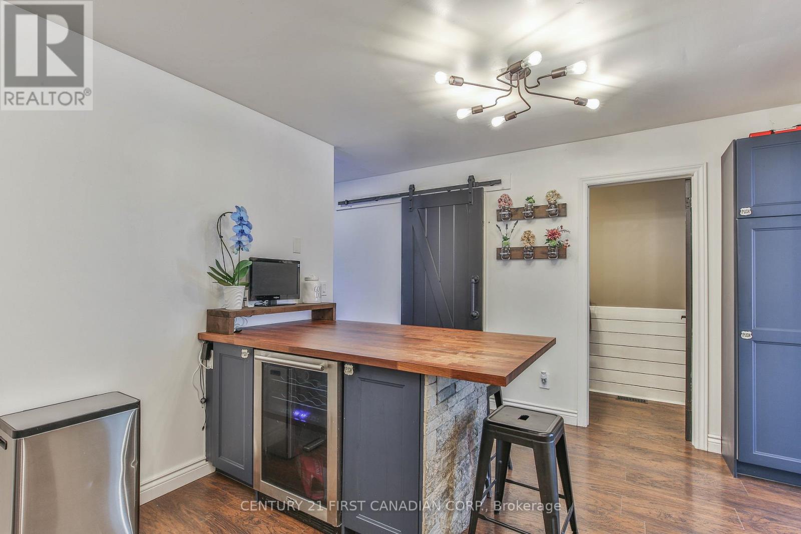 205 Carnegie Street, Ingersoll, Ontario  N5C 1L1 - Photo 13 - X12395169