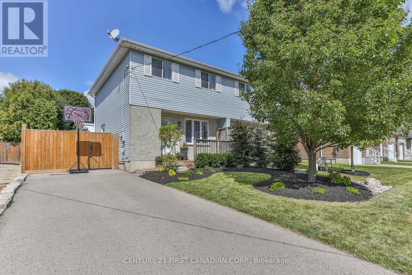 205 Carnegie Street, Ingersoll, Ontario  N5C 1L1 - Photo 2 - X12395169